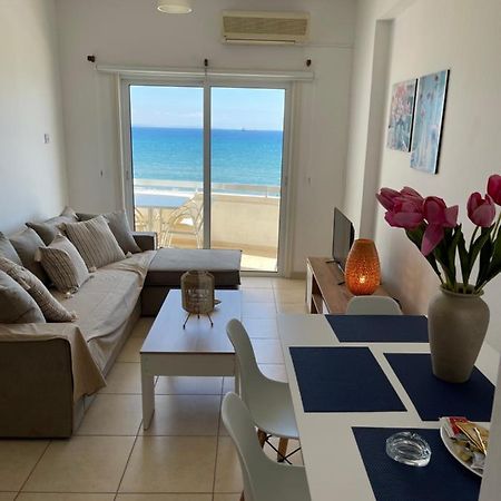 Alex Beach Apartment 31 ラルナカ エクステリア 写真