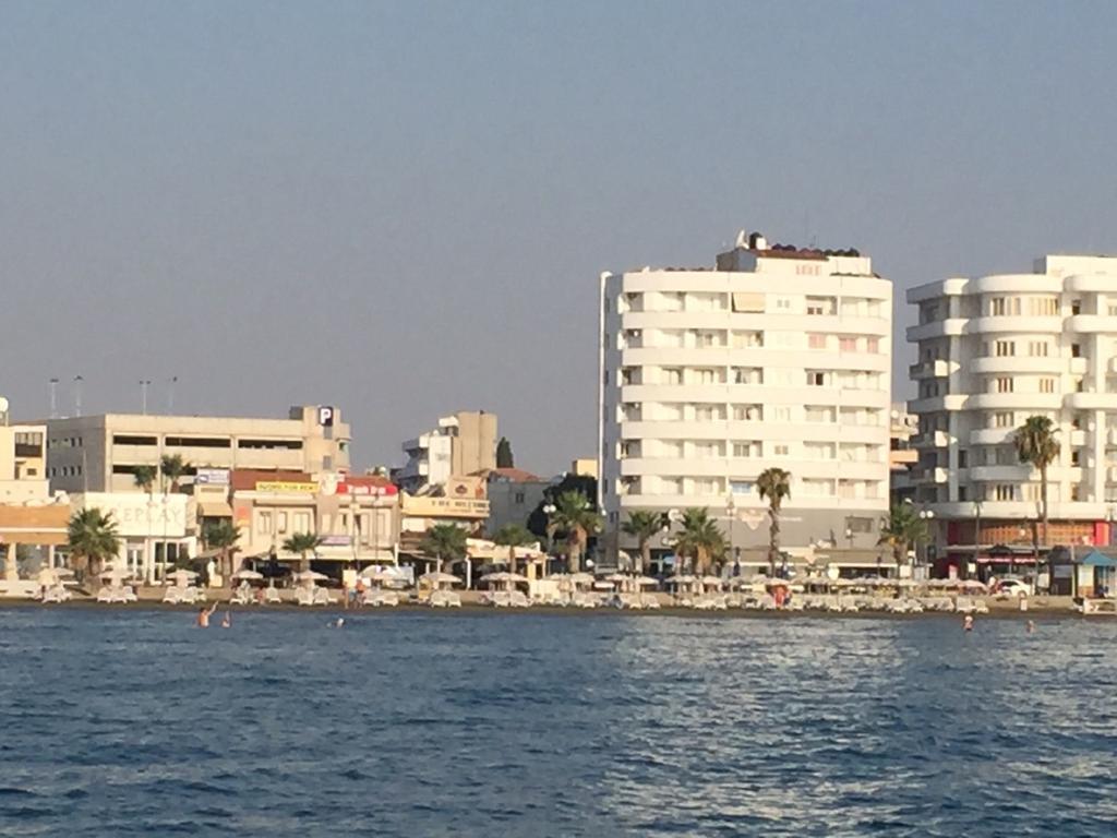 Alex Beach Apartment 31 ラルナカ エクステリア 写真