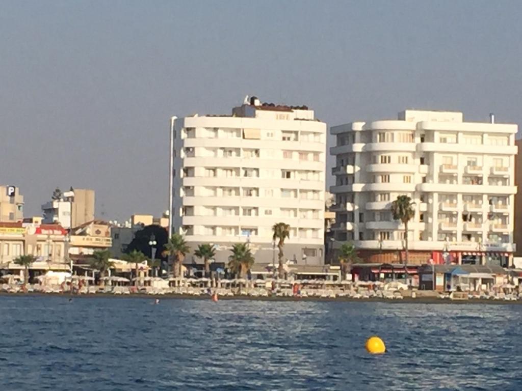 Alex Beach Apartment 31 ラルナカ エクステリア 写真